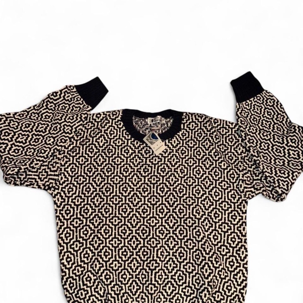 Geometric Patterned Black and Cream Sweater